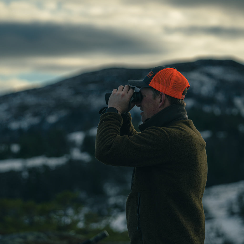 Älgjakt i Sverige med jatkläder från Bearskin - Midlayer Fleece och jaktkeps.